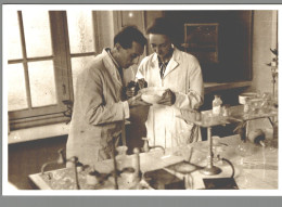 CPM - Frédéric Et Irène Joliot Curie - Laboratoire De Chimie De L'Institut Du Radium - Nobelpreisträger