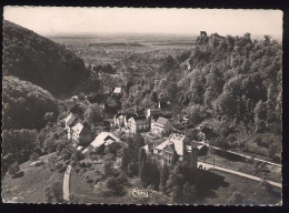 CPSM 68 FERRETTE Vue Aérienne Ville Haute Château Et En Arrière Plan Quartier De La Gare - Ferrette