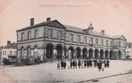 Le Merlerault - Hotel De Ville  Et Les Halles  - CPA °J - Le Merlerault