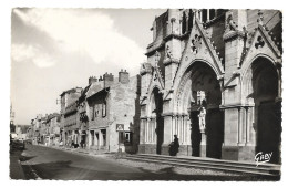 AIGUEPERSE (63) Grande Rue Et Portail De L'Eglise - Aigueperse