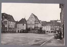 CPA  La Place De Soultz  Alsace Haut -Rhin   Carte Circulée 1955 - Soultz