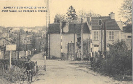 CPA Epinay Sur Orge Petit Vaux Le Passage à Niveau - Epinay-sur-Orge