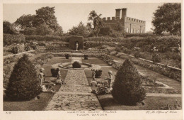 HAMPTON COURT PALACE - TUDOR GARDEN - Middlesex