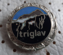 Triglav Mountaineering, Alpinism Vintage Slovenia Ex Yugoslavia Enamel Pin - Alpinisme