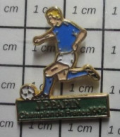 617 Pin's Pins / Beau Et Rare / SPORTS / FOOTBALL JP PAPIN OLYMPIQUE DE MARSEILLE CHAMPION DE FRANCE 92 - Football