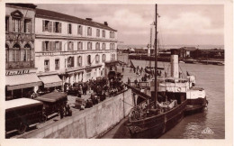 FRANCE - Honfleur - Café De Paris Et Bâteau Du Hâvre - Carte Postale Ancienne - Honfleur