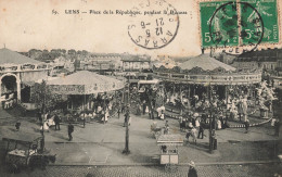 Lens * Place De La République Pendant La Ducasse * Manège Cycles LEROUX * Manèges Ancien Chevaux Carrousel Fête Foraine - Soissons