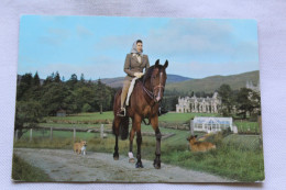 Cpm 1971, Her Majesty The Queen Riding At Balmoral, Angleterre - Femmes Célèbres