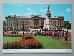 KOV 540-13 - LONDON, England, - Buckingham Palace