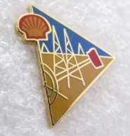 RARE  PIN'S     SHELL   DERRICK  Email De Synthèse - Carburants