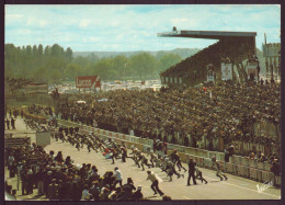 LE MANS LE DEPART DE LA CELEBRE COURSE MOTOCYCLISME - Sport Moto