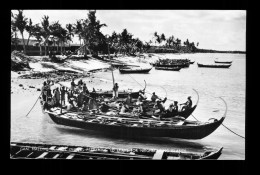 Gan Maldive Islands  Dhonis Preparing To Leave For Neighbouring Islands ( Format 9cm X 14cm ) - Maldives