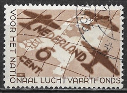 Verticale Bruine Rakellijn Boven De T Van LuchTvaart In 1935 Luchtvaartfondszegel NVPH 278 - Plaatfouten En Curiosa