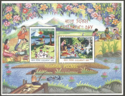 India Children's Day - Picnic 2016 Miniature Sheet Mint Good Condition BACK SIDE ALSO (pms140) - Unused Stamps