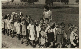 DIFFERDANGE - Photo Original D'une Classe D'École Avec Leur Institutrice - Differdange