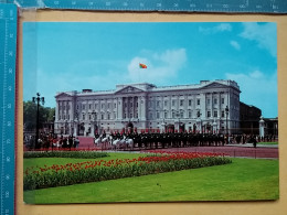 KOV 540-19 - LONDON, England, - Buckingham Palace