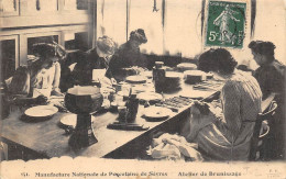 Sèvres .     92       Manufacture. Atelier De Brunissage. Travail Féminin      N° 151   (voir Scan) - Sevres