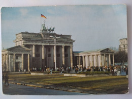 Berlin, Brandenburger Tor Kurz Nach Mauerfall, DDR, 1990 - Mitte