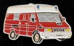 VEHICULE DE SAPEURS POMPIERS - AMBULANCE - PC - IVECO - FIREFIGHTER - FEUERWEHRMANN -    (JAUNE) - Pompieri