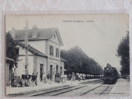 Vignory , La Gare Avec Train - Vignory