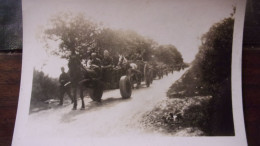 PHOTO  MILITAIRE SOLDAT WWII ALLEMAND LA MARCHE GLORIEUSE WERMACHT VERS CAMPS D INTERNEMENTS - War, Military