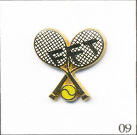 Pin's - Sport - Tennis / Logo De La FFT Avec Balle Et Raquettes Croisées. Estampillé Ballard. Zamac. T800A-09 - Tennis