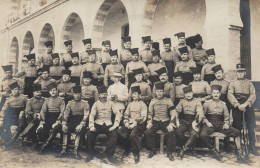 Militaria - Carte Photo - Soldats Militaires Régiment De Spahis - Régiments