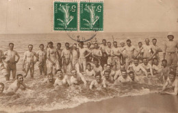 Militaria - Carte Photo - Hommes Soldats En Maillot Bain - Baignade - Gay Nu Nude - Régiments