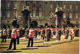 CPM..ROYAUME UNI..ANGLETERRE..ENGLAND..SCOTS GUARDS..BUCKINGHAM PALACE - Buckingham Palace