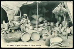A67  MAROC CPA SCENES ET TYPES - MARCHAND DE POTERIE INDIGENE - Collections & Lots