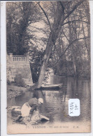 VERNON- UN COIN DE SEINE- UNE BLANCHISSEUSE - Vernon