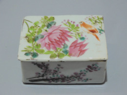 -BELLE ANCIENNE BOITE PORCELAINE CHINE REHAUTS EMAIL FLEURS LOTUS CERISIER    E - Asiatische Kunst