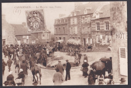 61 - Carrouges - Le Marché Aux Porcs - Reproduction CP Collé Sur Carton - Europe