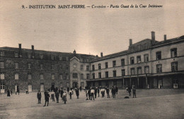 Courpière - Institution Saint Pierre - Partie Ouest De La Cour Intérieure - école Collège - Courpiere