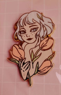 Pin's Jeune Fille Avec Bouquet De Fleurs 6cm X 3,5 Cm Neuf - Pin-ups