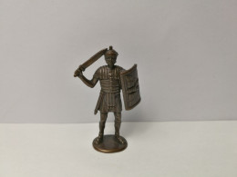 Kinder :  Römer 100 - 400 N. Chr -  1977-80 - Legionär -  Brüniert - Ohne Kennung  - 40mm - 2 - Figurine In Metallo