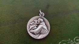 B12 / MEDAILLE RELIGIEUSE - Volksschmuck