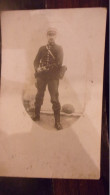 WWI GUERRE 1914   CARTE PHOTO SOLDAT ARME UNIFORME - Guerra 1914-18