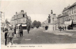 Mantes-la-Jolie Animée Avenue De La République Cycliste Commerces - Mantes La Jolie