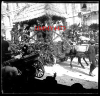 Carnaval - Nice - Char De Fête Des Fleurs En 1898 Bien Animé - Plaque De Verre - Taille 43 X 45 Mlls - Carnaval
