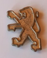 B01 Pin's Peugeot Logo Argenté Creux 17 Mm Achat Immédiat - Peugeot