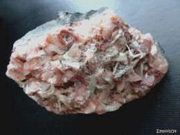 Joli Pièce De Quartz Rose Sur Gangue - Minerali