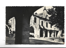 CPA PHOTO  DPT 47 MONFLANQUIN , FACADE DES CORNIERES , LE CLOCHER - Monflanquin