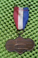 Medaille - Jeugd Vakantie Vreugd - Aug. 1957 Vlaardingen  -  Original Foto  !! - Autres & Non Classés