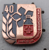 Red Cross Blood Donation  Zavod Za Transfuziju 40 Years Yugoslavia Pin - Geneeskunde