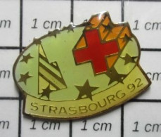 617 Pin's Pins / Beau Et Rare / MEDICAL / CROIX-ROUGE DE STRASBOURG - Geneeskunde