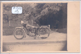 MOTOS- CARTE-PHOTO- BELLE MOTO PEUGEOT IMMATRICULEE 3092- CA5- SOIT DANS LES BOUCHES DU RHONE- APRES 1928 - Motos