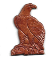 Animal, AIGLE, Oiseau, Sculpture Sur Bois - 8 Cm X 5 - Aimant Au Dos - Animaux & Faune