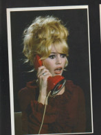 BRIGITTE BARDOT POSTCARD 11 - Femmes Célèbres