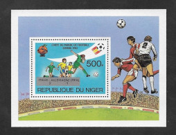 SD)1982 NIGERIA  WORLD FOOTBALL CHAMPIONSHIP SPAIN 82, FOOTBALL PLAYERS 100F, SOUVENIR SHEET, MNH - Nigeria (1961-...)